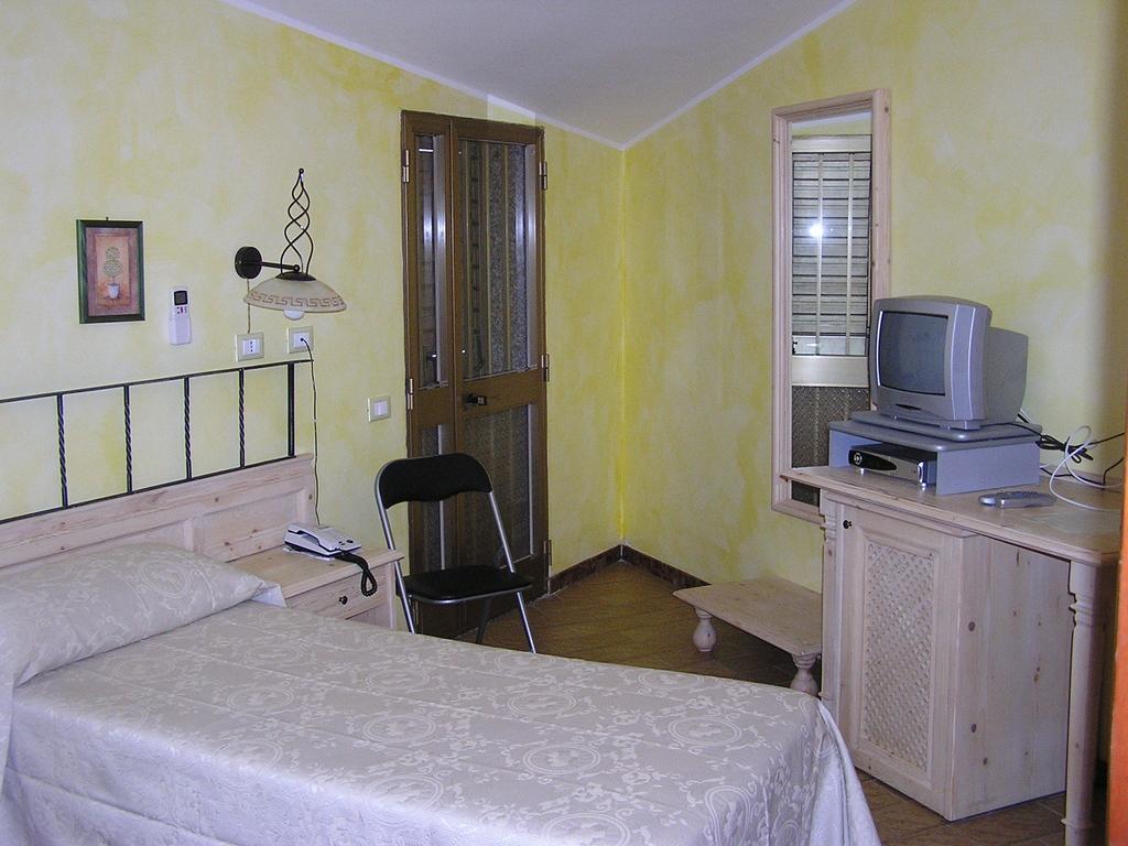 Hotel Mistral Portoscuso Szoba fotó