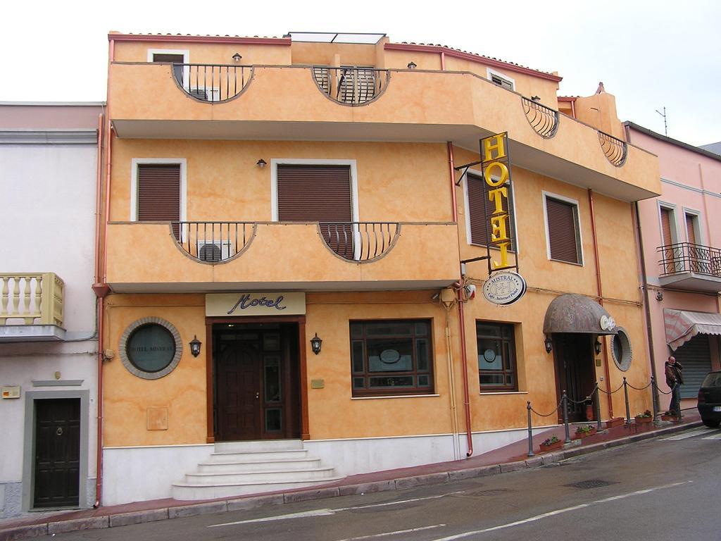Hotel Mistral Portoscuso Kültér fotó