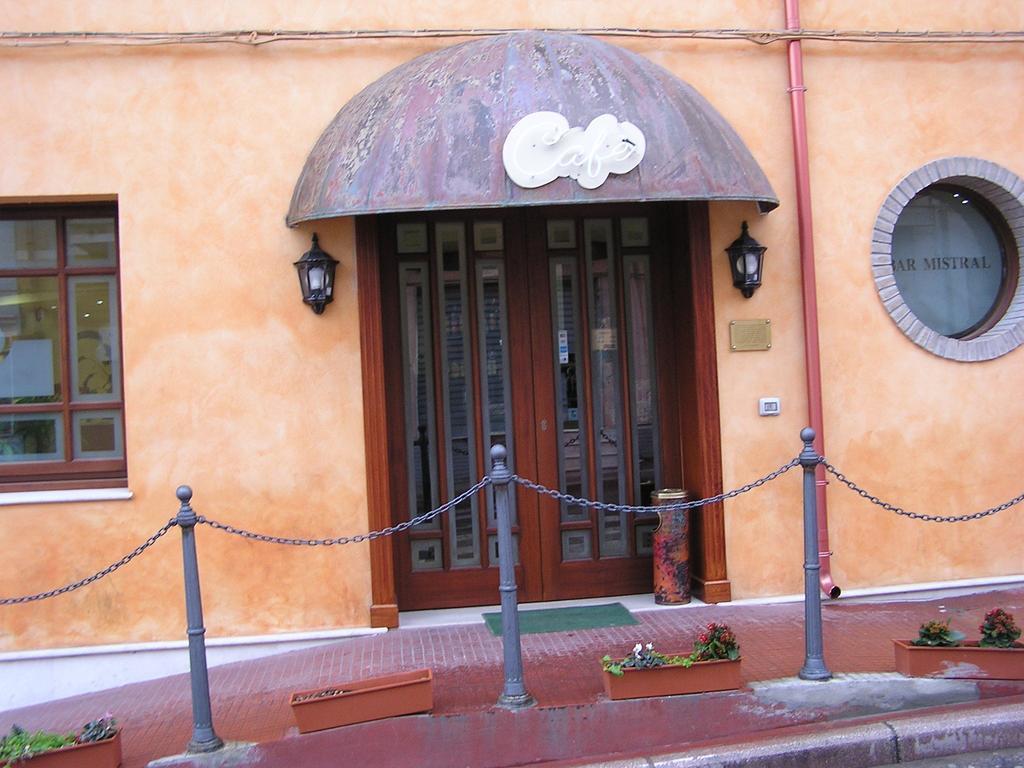 Hotel Mistral Portoscuso Kültér fotó
